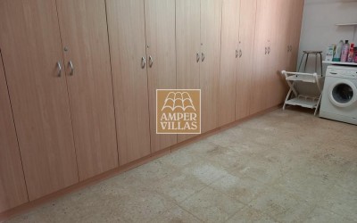 Beautiful and spacious villa in the centre of Albir with private pool.